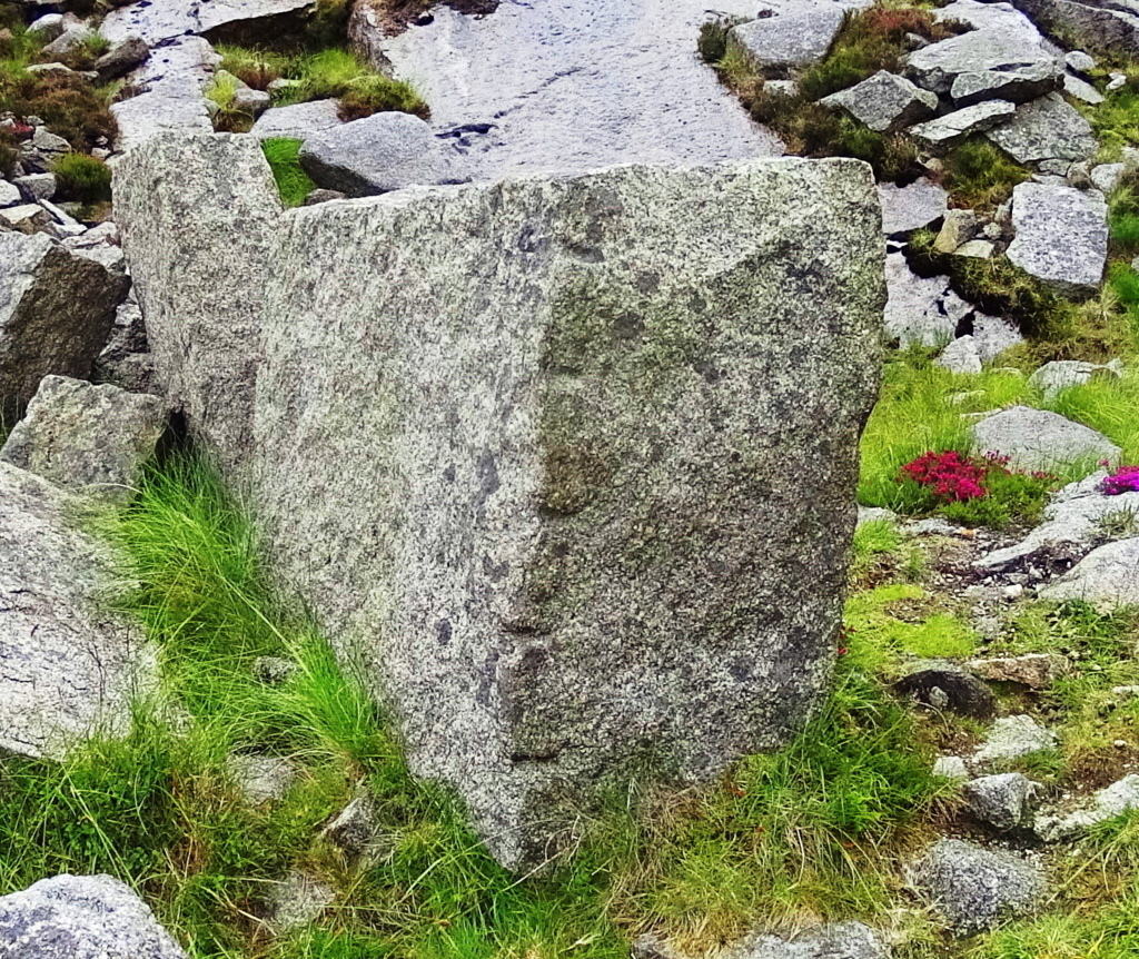 Bearnagh Ancient Cut Stone 33 (FILEminimizer)